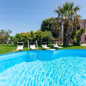 https://country-house-donoratico.it-tuscanyhotel.com